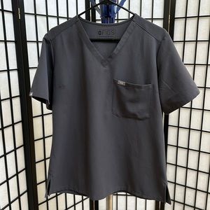 FIGS Catarina One-Pocket Scrub Top - Charcoal